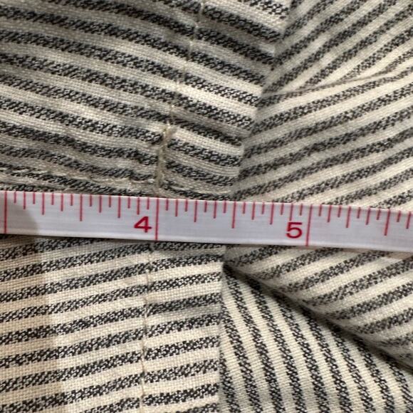 Joe’s Jeans Black and White Striped Shorts in a Womens Size 29 - Picture 5 of 6